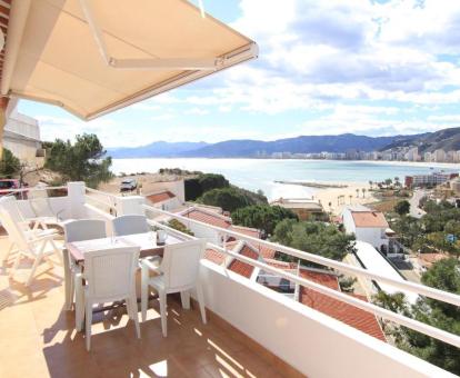 Foto de las instalaciones de este apartamento con vistas al mar.