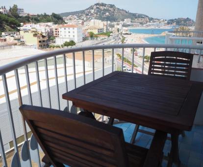Foto de las instalaciones de este hotel con vistas al mar.