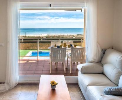 Foto de las instalaciones de este apartamento con vistas al mar.