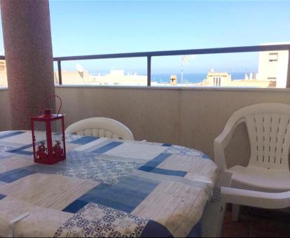 Foto de las instalaciones de este hotel con vistas al mar.