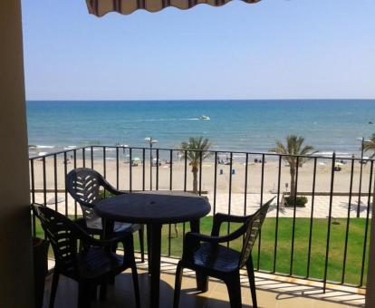 Foto de las instalaciones de este apartamento con vistas al mar.