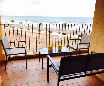 Foto de las instalaciones de este apartamento con vistas al mar.