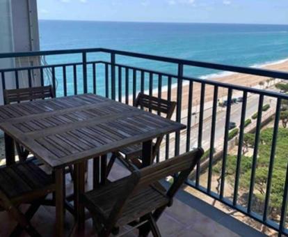 Foto de las instalaciones de este hotel con vistas al mar.