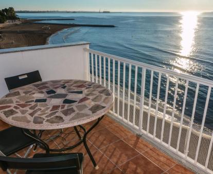 Foto de las instalaciones de este hotel con vistas al mar.