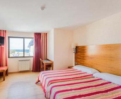 Foto de la habitación con vistas al mar de uno de los apartamentos.