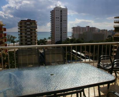 Foto de las instalaciones de este hotel con vistas al mar.