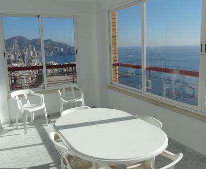 Foto de las instalaciones de este apartamento con vistas al mar.