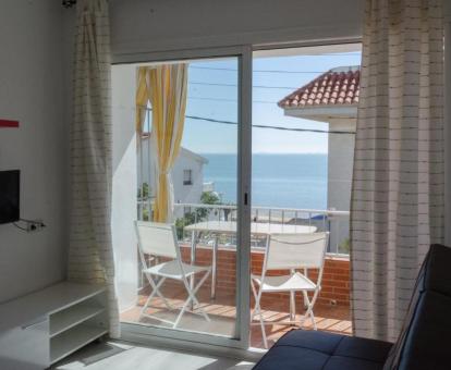 Foto de las instalaciones de este hotel con vistas al mar.