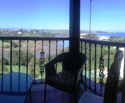 Foto de la terraza con vistas al mar de uno de los apartamentos.