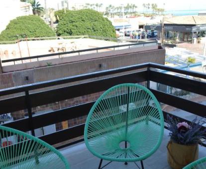 Foto de las instalaciones de este hotel con vistas al mar.