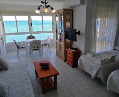 Foto de las instalaciones de este apartamento con vistas al mar.