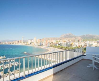 Foto de las instalaciones de este apartamento con vistas al mar.