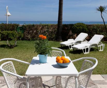 Foto de las instalaciones de este hotel con vistas al mar.