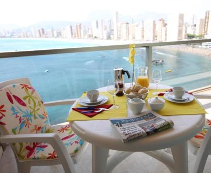 Foto de las instalaciones de este apartamento con vistas al mar.