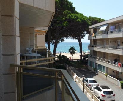 Foto de las instalaciones de este hotel con vistas al mar.