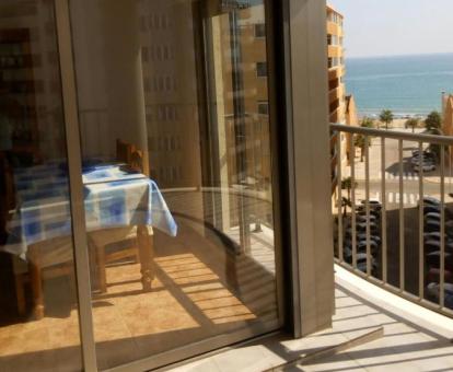 Foto de las instalaciones de este apartamento con vistas al mar.