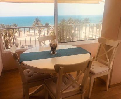 Foto de las instalaciones de este apartamento con vistas al mar.