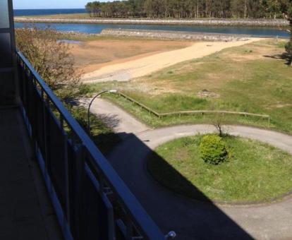 Foto de las vistas al mar desde el balcón del apartamento.