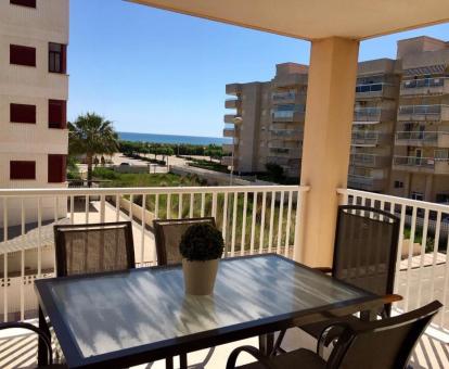 Foto de las instalaciones de este apartamento con vistas al mar.