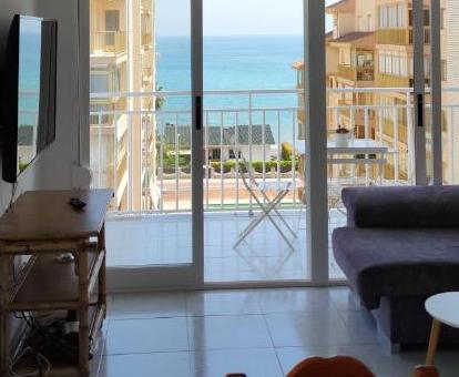 Foto de las instalaciones de este hotel con vistas al mar.