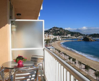 Foto de las instalaciones de este hotel con vistas al mar.