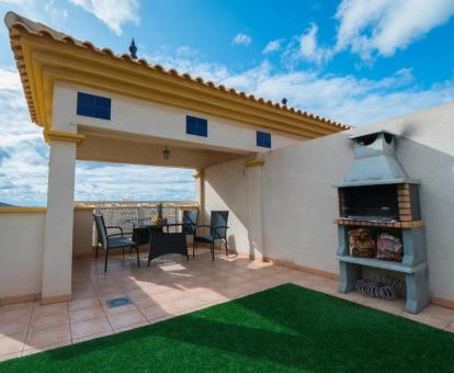Foto de las instalaciones de este apartamento con vistas al mar.