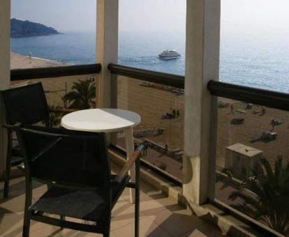 Foto de las instalaciones de este hotel con vistas al mar.