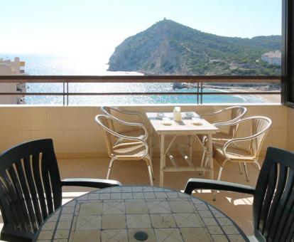 Foto de las instalaciones de este hotel con vistas al mar.