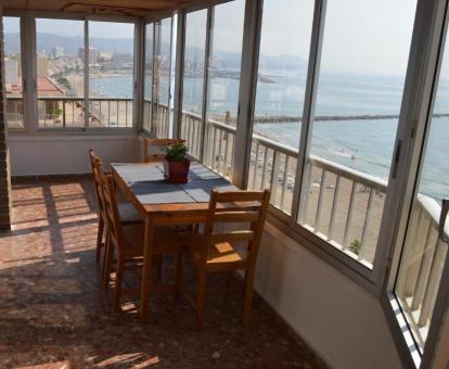 Foto de las instalaciones de este apartamento con vistas al mar.