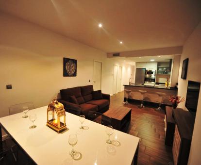Foto del interior de este precioso apartamento con vistas al mar.