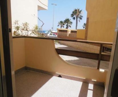 Foto de las instalaciones de este apartamento con vistas al mar.