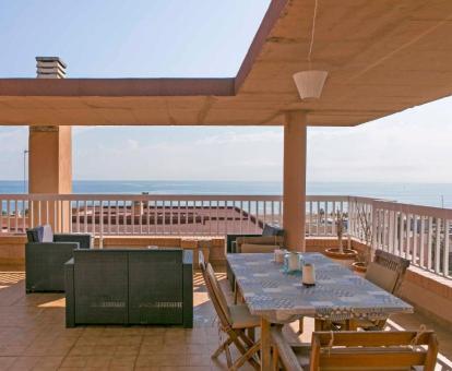 Foto de las instalaciones de este apartamento con vistas al mar.