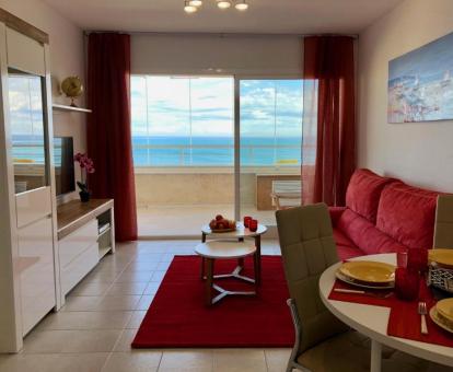 Foto de las instalaciones de este apartamento con vistas al mar.