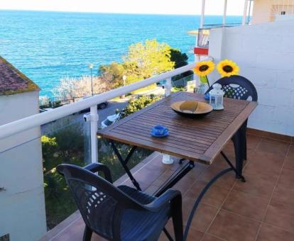 Foto de las instalaciones de este hotel con vistas al mar.