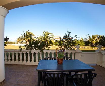 Foto de las instalaciones de este apartamento con vistas al mar.