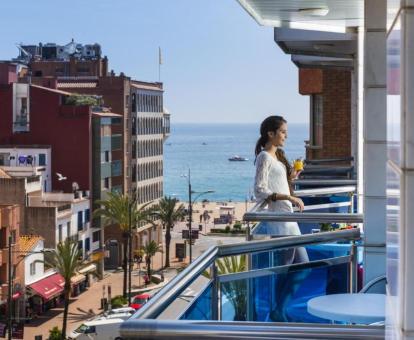 Foto de las instalaciones de este hotel con vistas al mar.