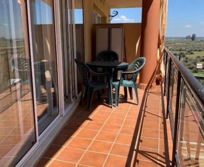Foto de la terraza con vistas al mar de uno de los apartamentos.