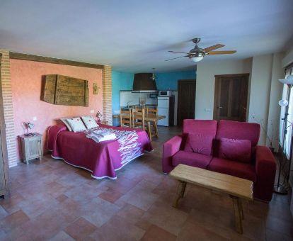 Uno de los acogedores apartamentos de tipo estudio del complejo.