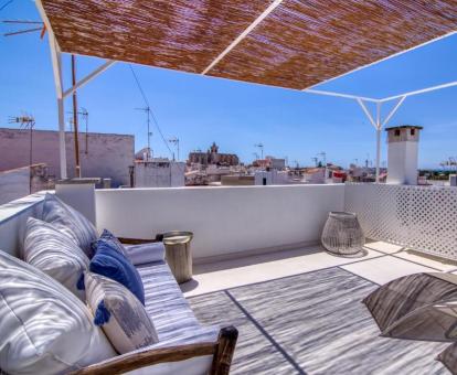 Foto de la terraza privada con preciosas vistas de una de las suites del hotel.