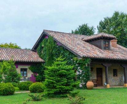 Apartamentos rurales independientes en un tranquilo entorno natural para descansar.