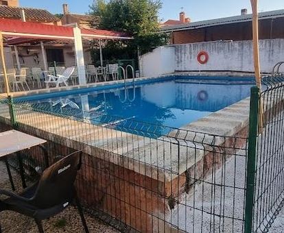 Foto de la piscina al aire libre disponible todo el año de este hotel.