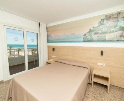 Foto de las instalaciones de este hotel con vistas al mar.