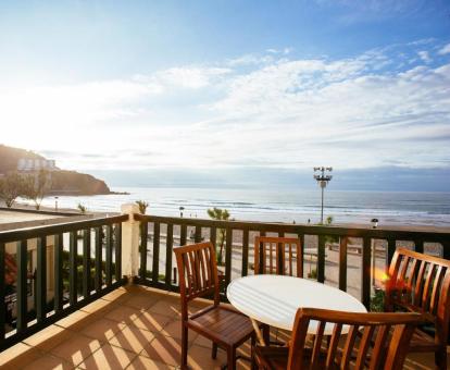 Foto de las instalaciones de este hotel con vistas al mar.