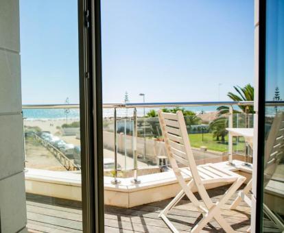 Foto de las vistas al mar desde una de las habitaciones del hotel.