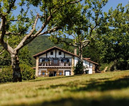 Hermoso hotel solo para adultos en un tranquilo entorno natural para desconectar.