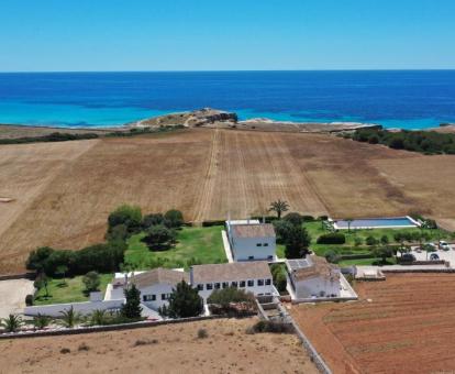 Foto de este establecimiento rural con piscina cerca de la costa.