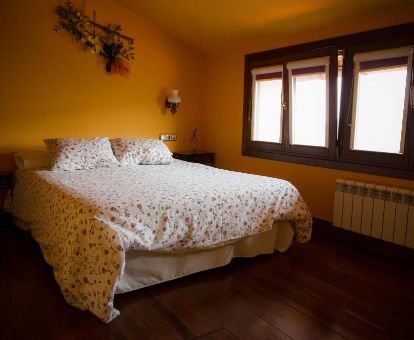 Una de las acogedoras habitaciones dobles de este hotel rural.
