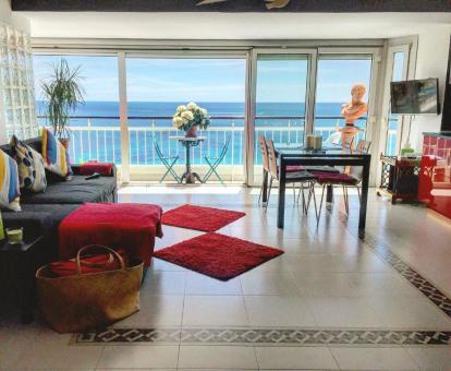 Foto de las instalaciones de este apartamento con vistas al mar.