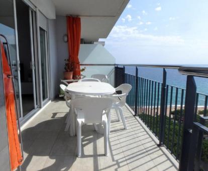 Foto de las instalaciones de este hotel con vistas al mar.