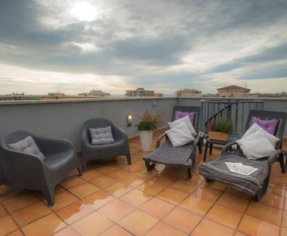 Foto de las instalaciones de este hotel con vistas al mar.